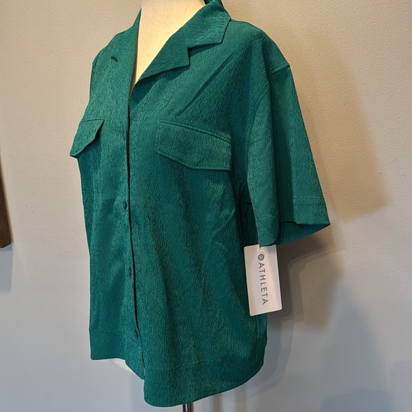 Athleta vibrant green Echo Button down top NWT - Picture 3 of 10